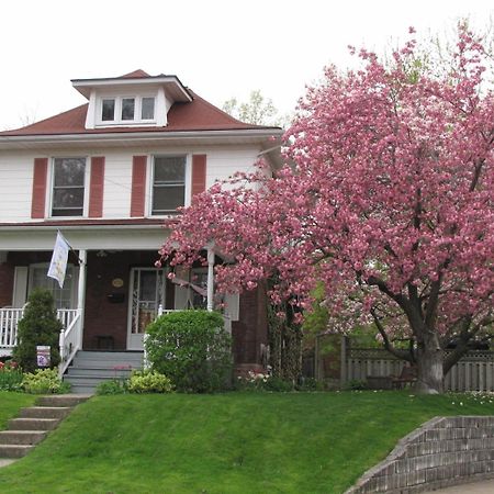 Strathaird Bed And Breakfast Niagara Bagian luar foto