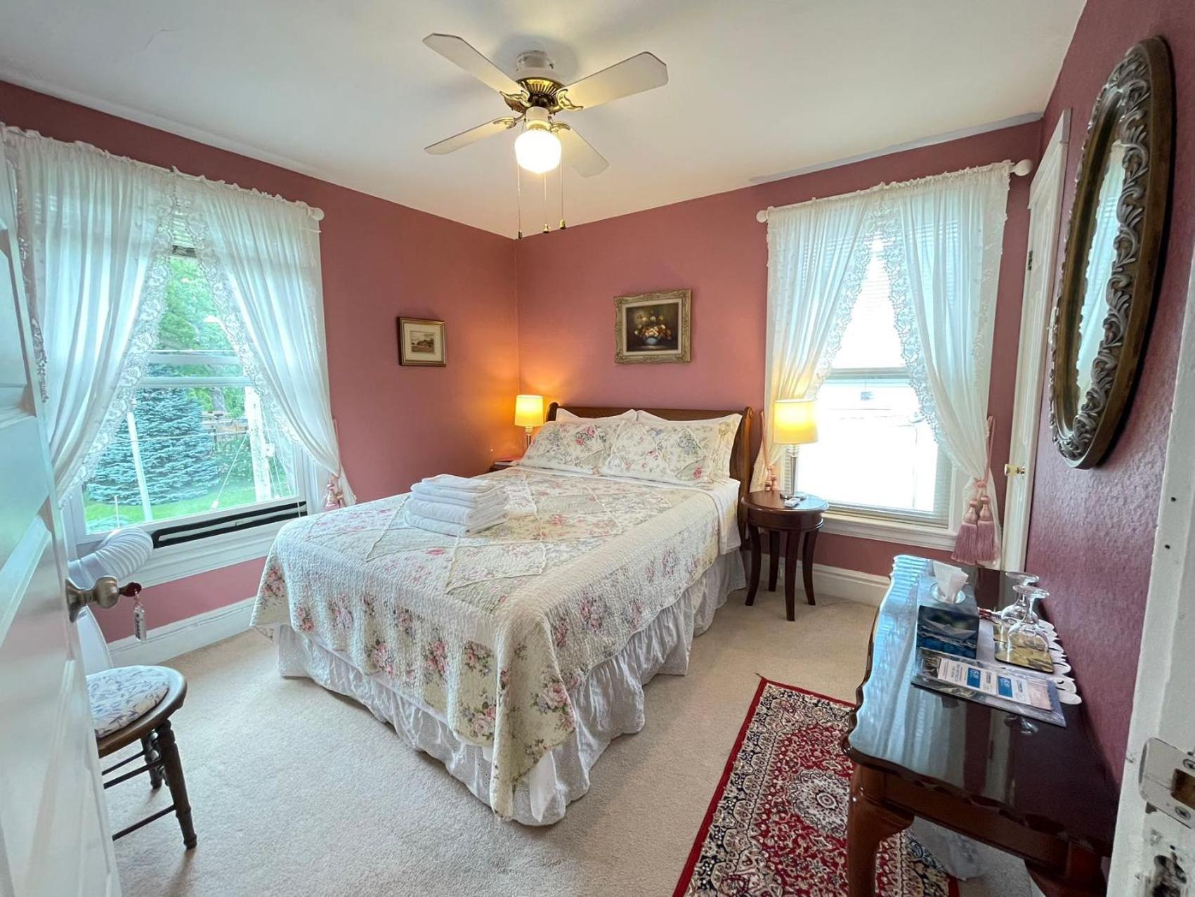 Strathaird Bed And Breakfast Niagara Bagian luar foto